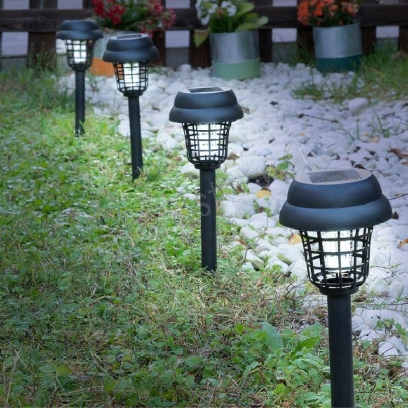 Adoptez la lampe anti moustique solaire de Jardin et Saisons