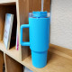 Mug Thermique 1100ml avec Paille et Poignée – Étanche et Lavable