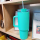 Mug Thermique 1100ml avec Paille et Poignée – Étanche et Lavable