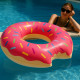 Bouée Gonflable Géante Forme Donut 105 cm Mulitcolore pour Enfants et Adultes Piscine ou Plage