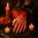 Fausse Main Coupée Ensanglantée en Plastique Réaliste 20cm Décoration Halloween