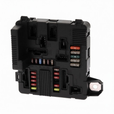 Bo&icirc;te &agrave; Fusibles Moteur 65 P&ocirc;les pour Renault M&eacute;gane 2 et Sc&eacute;nic 2 &ndash; OEM 8200306033 / 8200306032