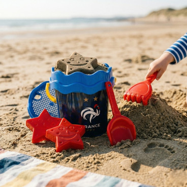 Seau de Plage Garni avec Pelle, R&acirc;teau et 2 &Eacute;toiles &ndash; Produit Officiel &Eacute;quipe de France FFF, Jeu de Sable pour Enfants