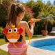 CRABPACK - Canon à Eau Sac à Dos Enfant Crabe avec Réservoir et Lanceur, Pistolet pour Jeux Piscine et Plage - Couleur Aléatoire